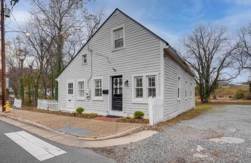 Falmouth House | Walk to Beach: Historical Fredericksburg Home