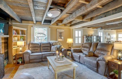 Falmouth House | Walk to Beach: Historical Fredericksburg Home