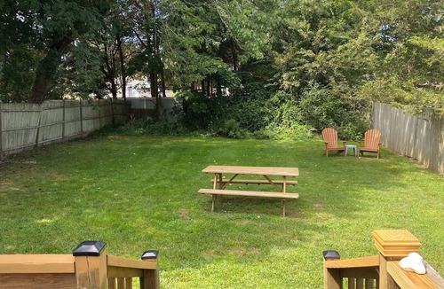 Kenyon Cottage | Walk to Greenhill Pond from this three bedroom charming ranch. Includes assoca