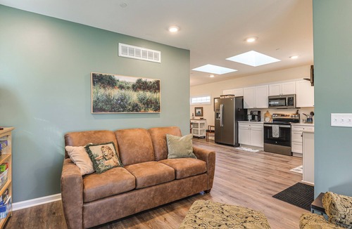 Chestertown House | Walk to Historic Chestertown: Dog-Friendly Retreat
