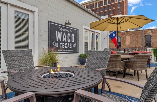 Brazos Condo | Walk to Magnolia 2 Minutes to Baylor Huge Private Balcony King Beds
