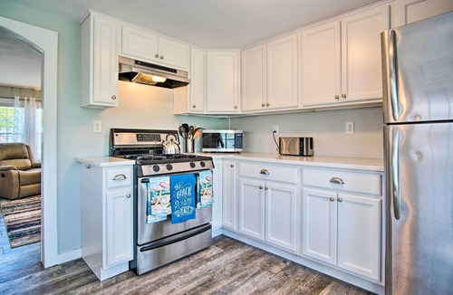 Wareham Center Cottage | Walk to Swift's Beach! Classic Cottage w/Deck