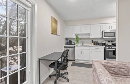 West Campus Apartment | Walk to UT*parking*West Campus*Close to Downtown