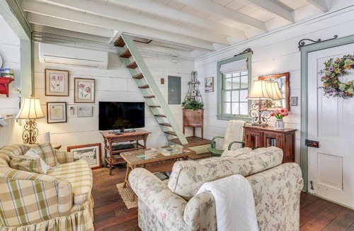 Augusta Apartment | Walk to Wineries: Charming Retreat in Augusta!
