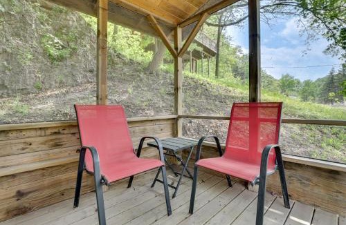 Bagley House | Walk to Wyalusing Beach: Cabin w/River View!