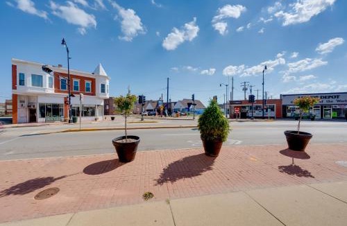 Racine Apartment | Walkable Racine Retreat! 1 Mi to Lake Michigan