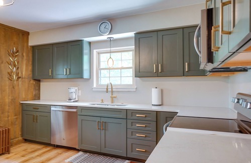 Thiensville House | Walkable Thiensville Retreat Near Hiking!
