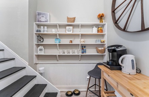 Old Town Fredericksburg Apartment | Walking distance to everything downtown, minutes to Mary Washington