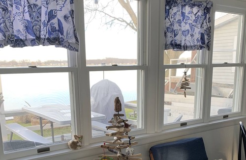 Brooklyn Cottage | Wampler's lake adorable cottage-deck at water's edge. Shallow lakefront stunner!