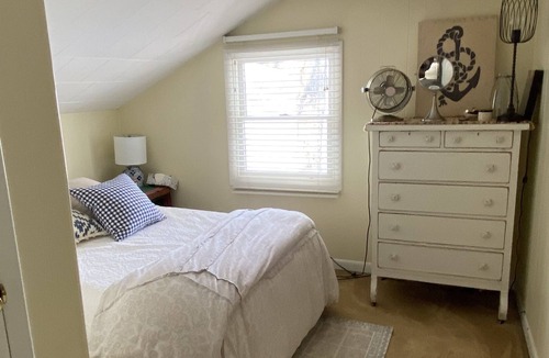 Brooklyn Cottage | Wampler's lake adorable cottage-deck at water's edge. Shallow lakefront stunner!