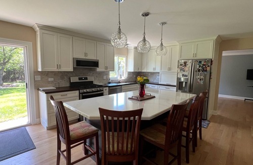 Gages Lake House | Warm and inviting home away from home half way between Chicago and Milwaukee.