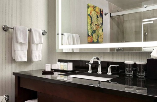 Friendship Heights Hotel | Washington DC Suites with Metro Access | Indoor Pool | 4 Units w/Free Breakfast