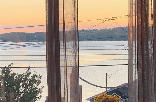 Canandaigua House | Water ski SEASON IS COMING! Close to breweries and restaurants and marinas.