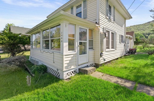 Lake George House | Water view home with a wood stove, grill, & partial air-conditioning - dogs ok