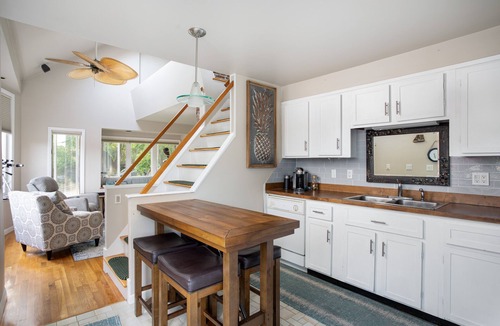 East Greenwich House | Waterfront 2-Bed, 2-Bath Home 2 Minutes to Downtown East Greenwich -