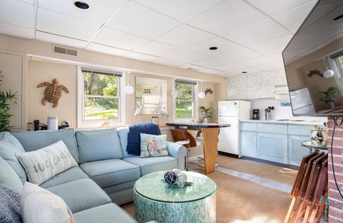 East Greenwich House | Waterfront 2-Bed, 2-Bath Home 2 Minutes to Downtown East Greenwich -