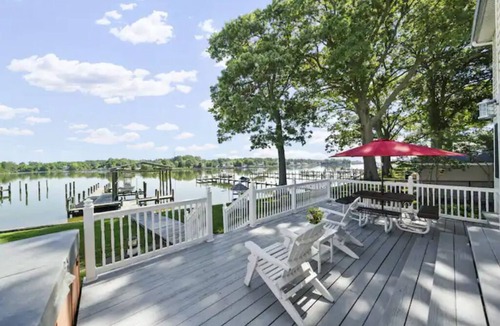 Cobb Island Cottage | Waterfront 4-bedroom home with hot tub and gym!
