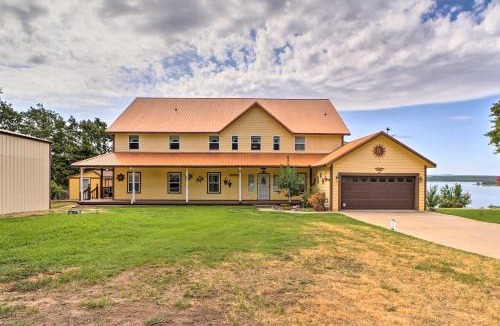 Longtown House | Waterfront Lake Eufaula Home: Multi-Level Balcony