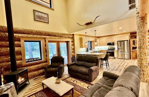 Three Rivers House | Waterfront Log Cabin - Sunriver