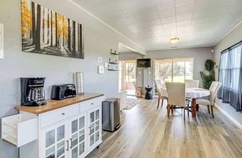 Rock Point Cottage | Waterfront Rock Point Vacation Rental w/Sunroom!