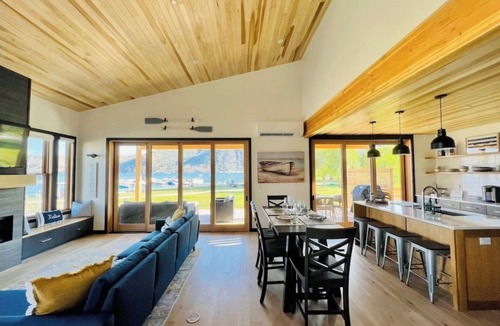 Wapato Point House | Waterfront Wapato Point Townhome w/Resort Access