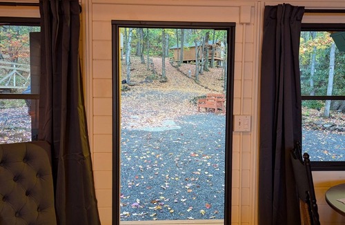 Laurel Ridge Cabin | Welcome to Black Mountain Stomping Ground's Falcon's Perch with Long-Range Views