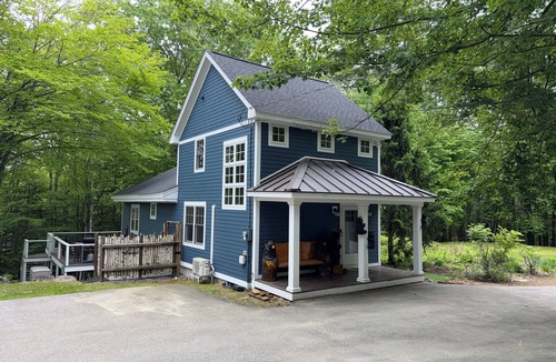 Meredith House | Welcome to the Bear’s Den. A Delightful house on Lake Winnipesaukee in Meredith.