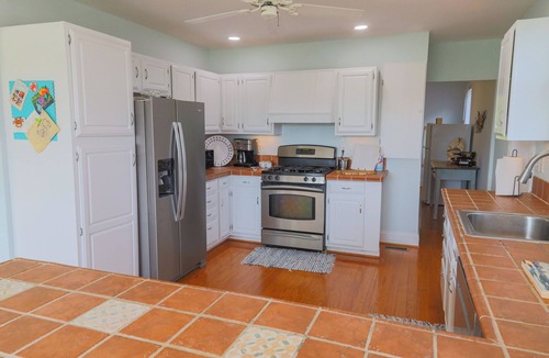 White Stone House | Welcome to The Cove - a spacious 6-bedroom house located in charming White Stone