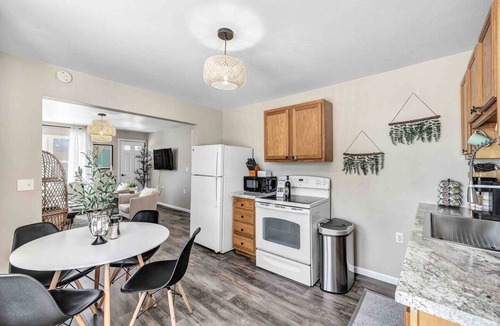 Algoma Apartment | Welcome to The Steele Magnolia! Completely renovated 2 bed/1ba plus bonus pull out futon couch. We are located directly across the street from Von Stiehl Winery and are just a few minutes walk to Crescent Beach!