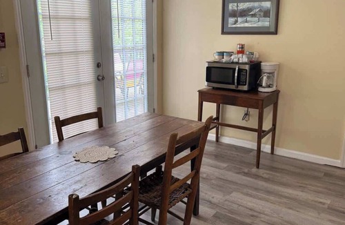 Wendover Apartment | Wendover Apartment - Cozy Retreat at Wendover – Mountain Views Sleeps 3