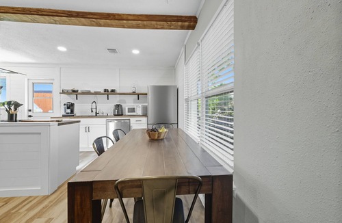 Uptown House | Western Retreat – Hot Tub Hammock Near Airport