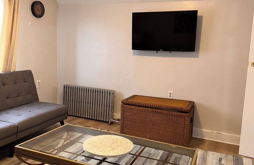 West New Haven Apartment | Westville Gem - Stylish 1BR Retreat -Private 3rd Floor Stay