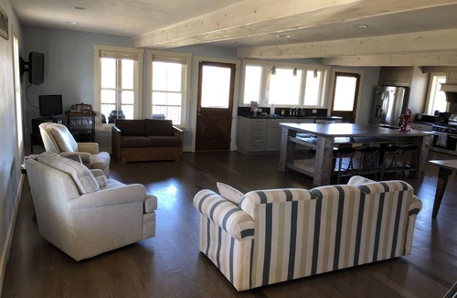 Buchanan House | WHEATLAND INN, Farmhouse for adventure/relaxation Sleeps 10. 3 bedrooms, 3 baths