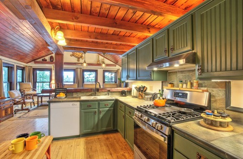 Cornucopia Cabin | Whispering Pines on Lake Siskiwit