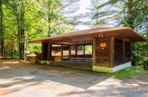Stockbridge House | "Whispering Pines" Ski House in the heart of the Green Mountains