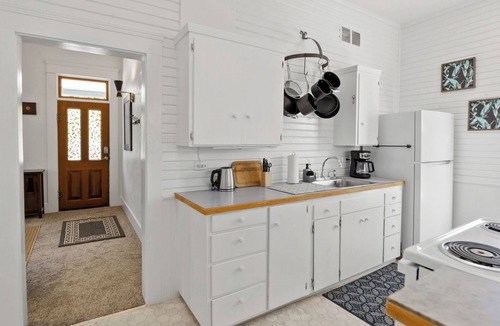 Market District House | White Lotus in Eugene, just minutes from downtown, sleeps 4