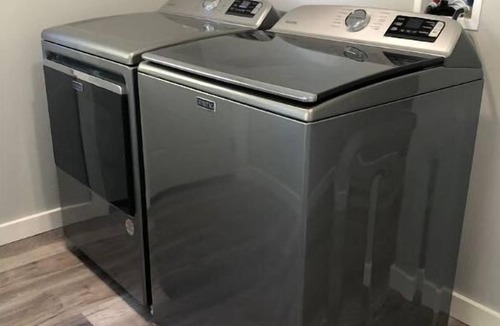 Sac City House | Whole home, sleeps 7, pets ok, Wi-Fi, Full Kitchen