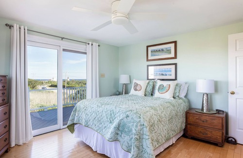 Point Judith House | Wide ocean views from Block Island to Newport Bridge,5 minutes to beaches, ferry