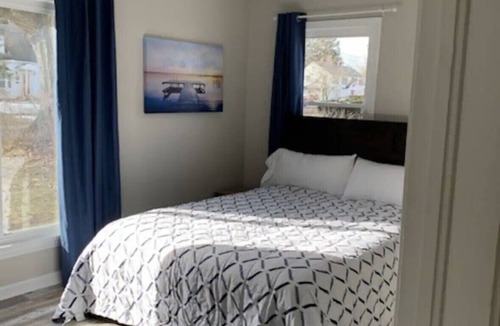 Bedford Condo | Wildlife retreat w/creek views within minutes from Metroparks!