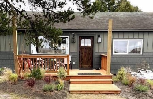 Tokeland House | WILLAPA HOUSE - Coastal Getaway Walk to Marina Crabbing