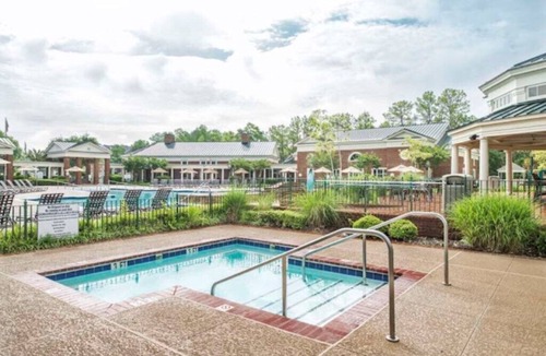 Berkeley Villa | Williamsburg | Family Colonial Stay | Pool + Hot Tub | 2BR Condo