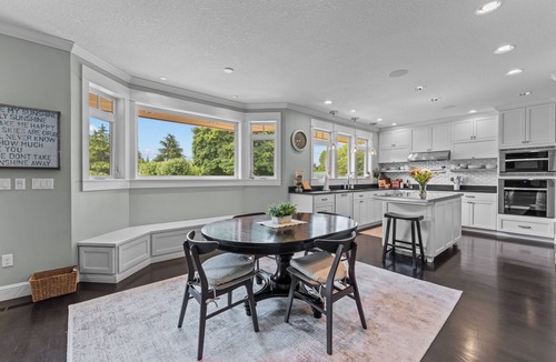 Ridgefield House | Willow & Vine- Retreat & Small Event Estate in Ridgefield, WA steps to winery