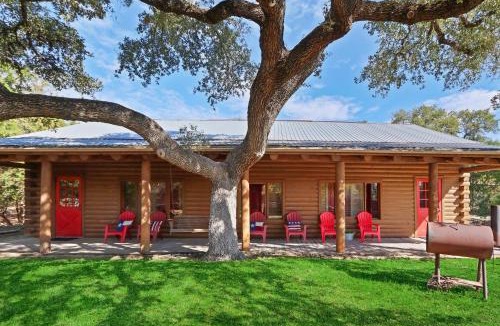 Wimberley Apartment | Wimberley Log Cabins Resort and Suites- Unit 1