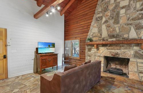 Wimberley Apartment | Wimberley Log Cabins Resort and Suites- Unit 1