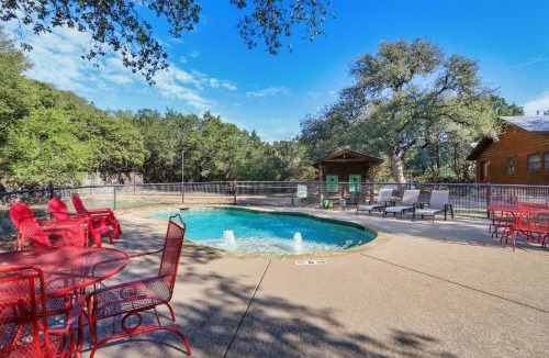 Wimberley Apartment | Wimberley Log Cabins Resort and Suites- Unit 6