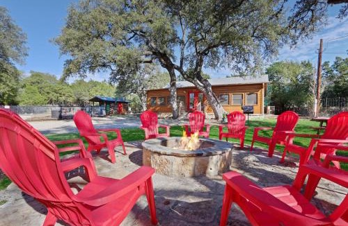 Wimberley Apartment | Wimberley Log Cabins Resort and Suites- Unit 6