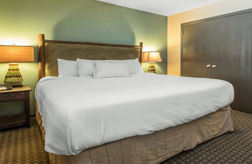 Wisconsin Dells Resort | Wisconsin Dells Cottage Escape with Golf, Pools & Spacious 2BR Family Stay