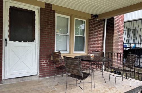 Northwest Philadelphia Apartment | Wonderful 3-bedroom apartment with AC in vibrant Philadelphia