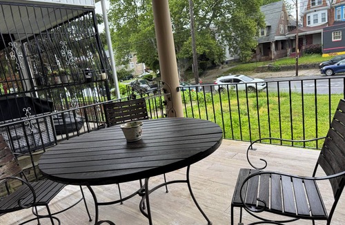 Northwest Philadelphia Apartment | Wonderful 3-bedroom apartment with AC in vibrant Philadelphia