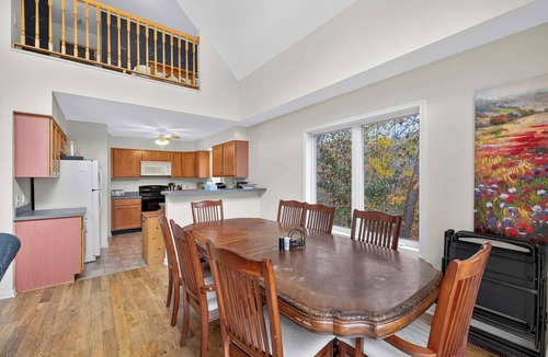 Berkeley Springs Cabin | Wooded Cabin Escape w Fire Pit & Family Ready